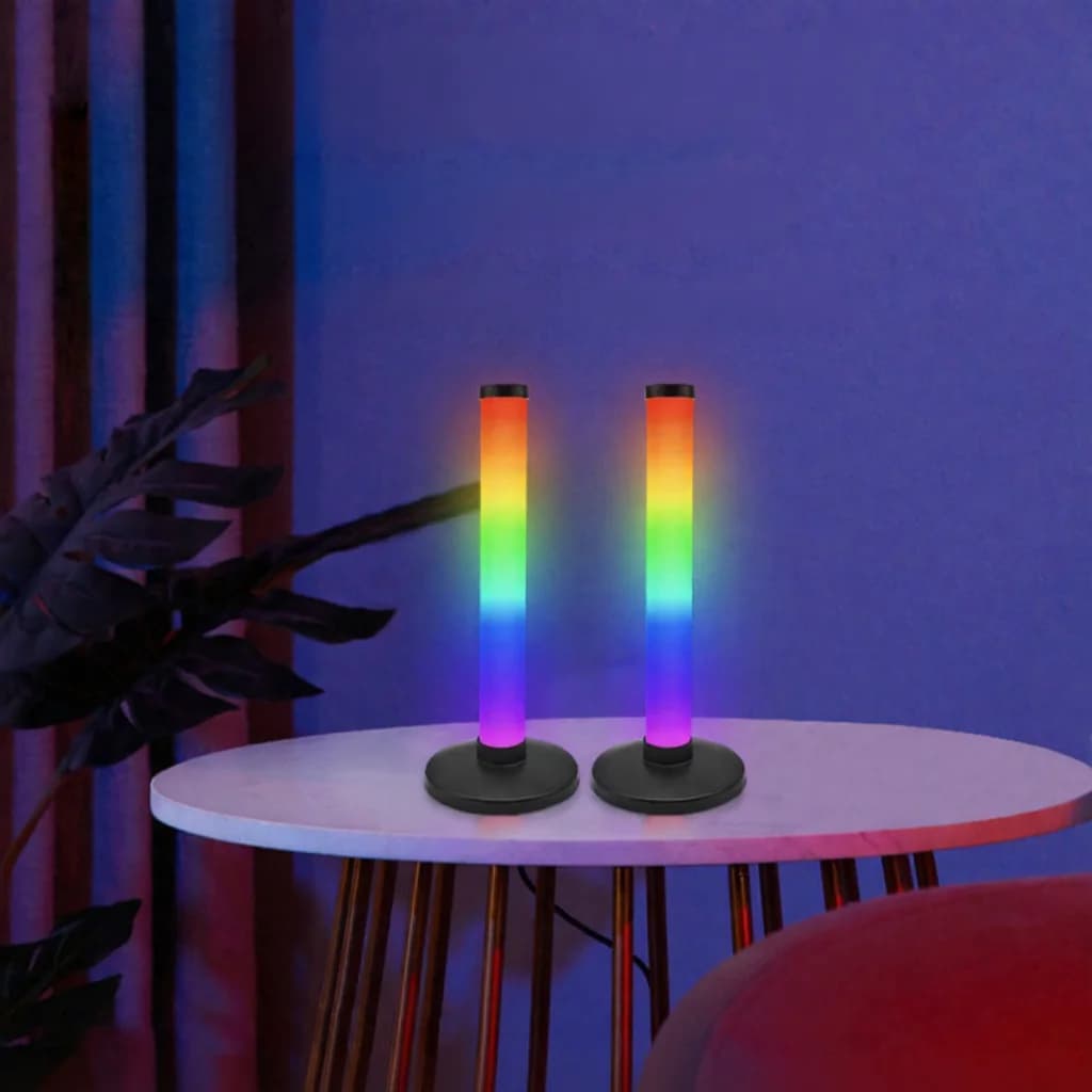 RGB meeleoluvalgus helisünkrooni ja rakenduse juhtimisega lauale
