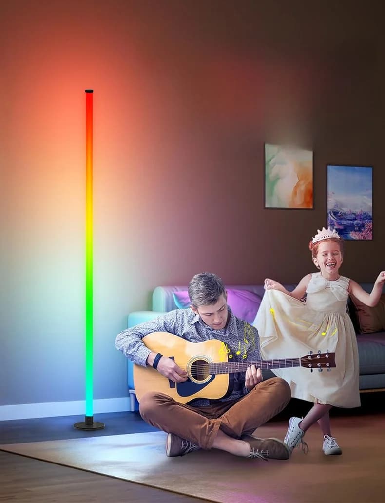 RGB LED põrandalapp rakenduse juhtimisega elutuppa