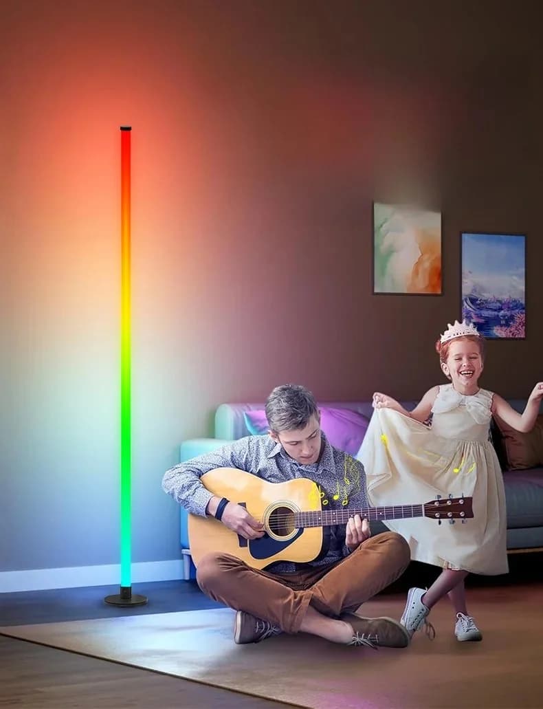 RGB LED põrandalapp rakenduse juhtimisega elutuppa